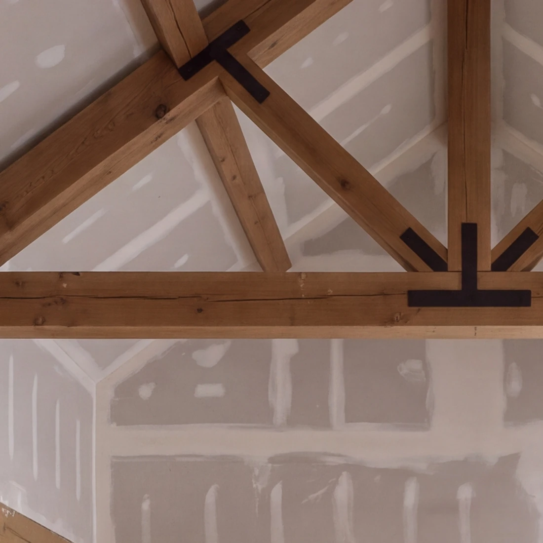 Drywall on a vaulted ceiling around timber trusses